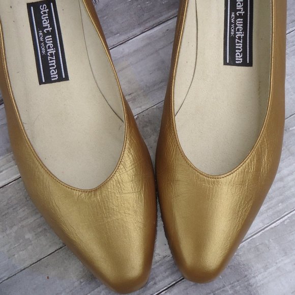 SIZE 7.5. Stuart Weitzman VTG gold /metallic leather shoes. - Picture 3 of 16
